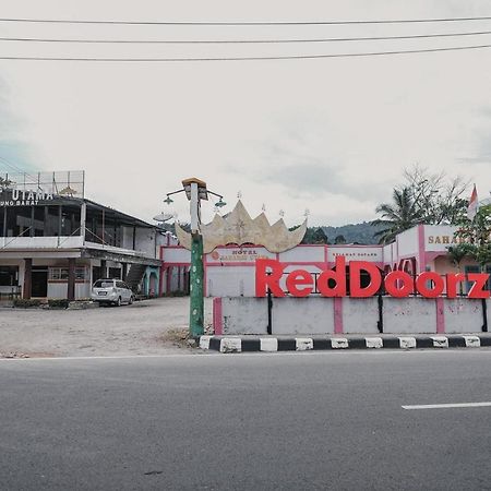 فندق Reddoorz Syariah Near Kebun Raya Liwa Negarabatin المظهر الخارجي الصورة
