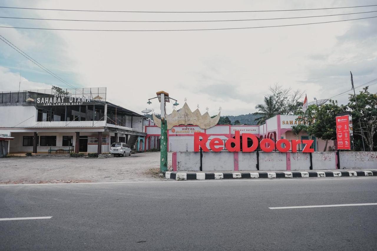 فندق Reddoorz Syariah Near Kebun Raya Liwa Negarabatin المظهر الخارجي الصورة