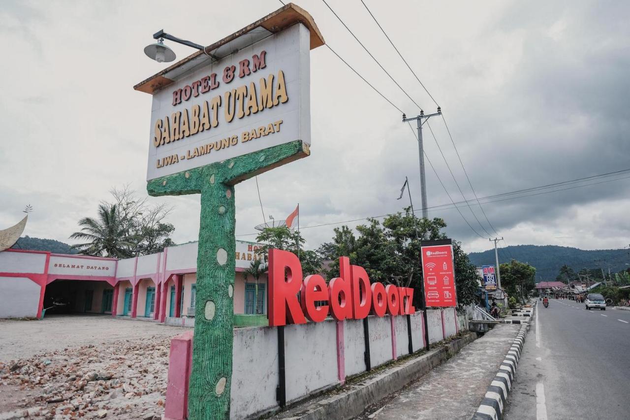 فندق Reddoorz Syariah Near Kebun Raya Liwa Negarabatin المظهر الخارجي الصورة