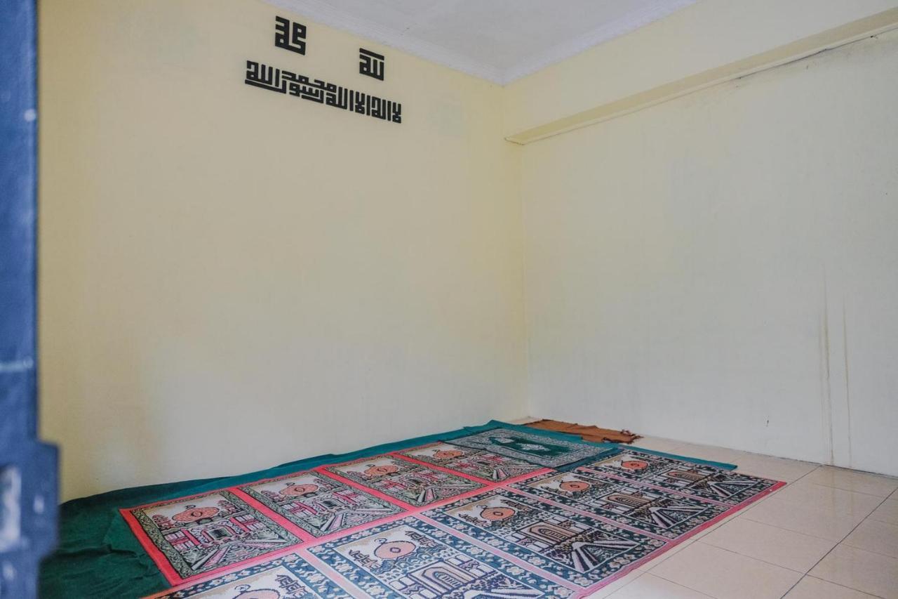 فندق Reddoorz Syariah Near Kebun Raya Liwa Negarabatin المظهر الخارجي الصورة
