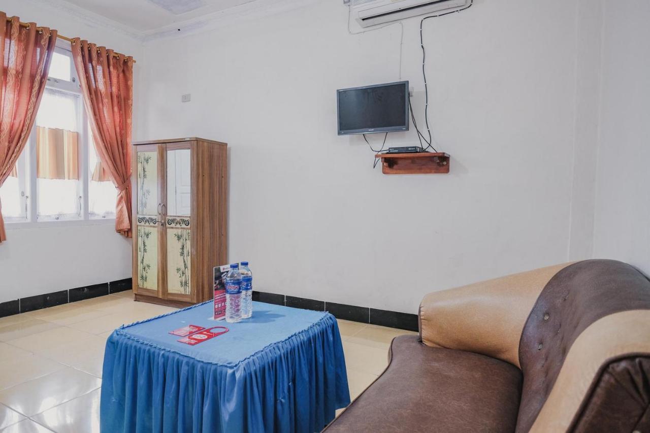 فندق Reddoorz Syariah Near Kebun Raya Liwa Negarabatin المظهر الخارجي الصورة