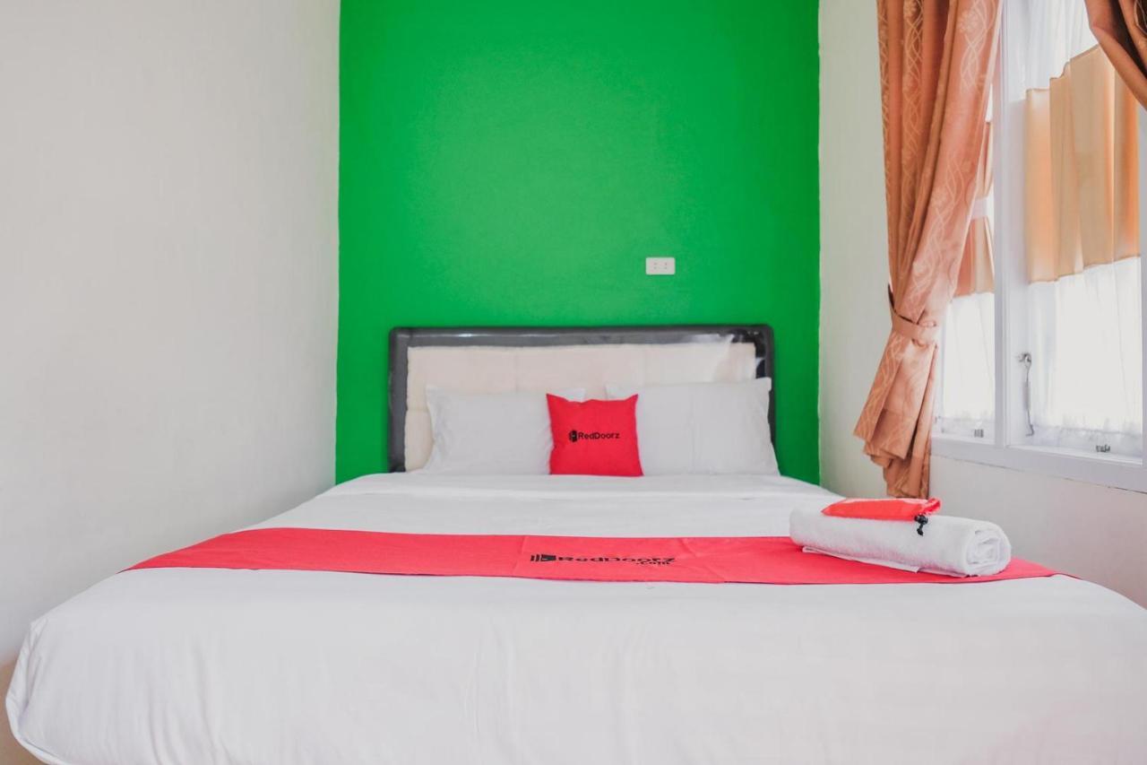 فندق Reddoorz Syariah Near Kebun Raya Liwa Negarabatin المظهر الخارجي الصورة