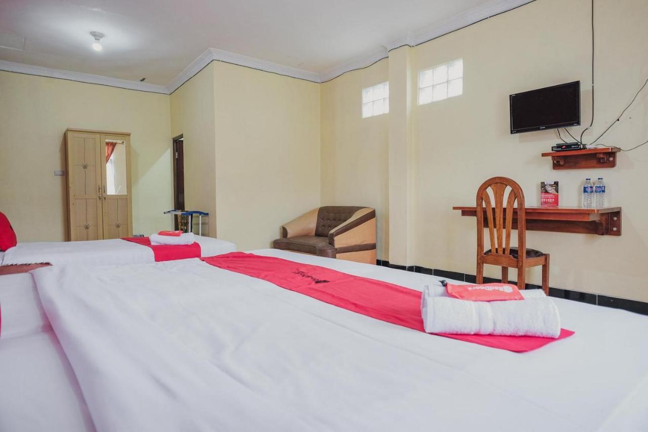 فندق Reddoorz Syariah Near Kebun Raya Liwa Negarabatin المظهر الخارجي الصورة
