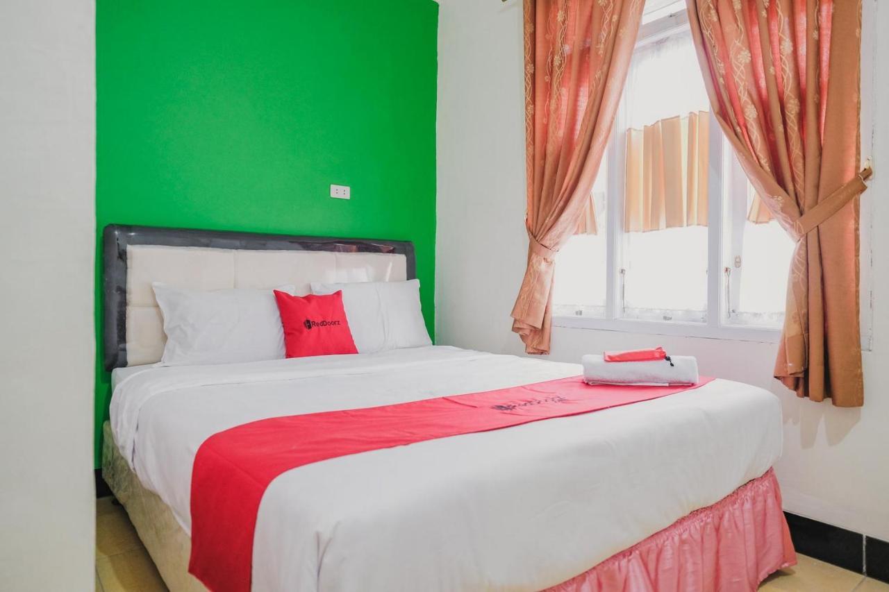 فندق Reddoorz Syariah Near Kebun Raya Liwa Negarabatin المظهر الخارجي الصورة