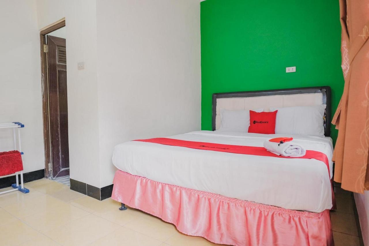 فندق Reddoorz Syariah Near Kebun Raya Liwa Negarabatin المظهر الخارجي الصورة